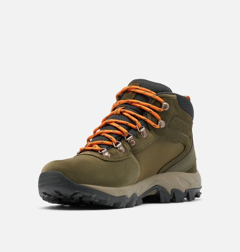 Men's Columbia Newton Ridge Plus II Suede Waterproof Hiking Boots Olive | CA-M40L5