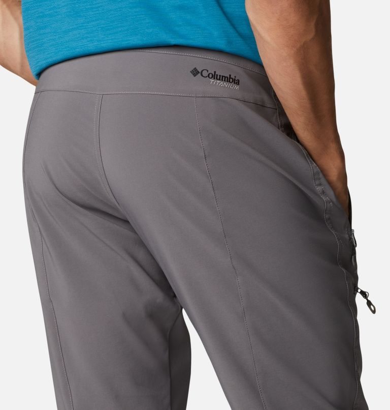 Men's Columbia Titan Pass Hiking Pants Dark Grey | CA-E150C