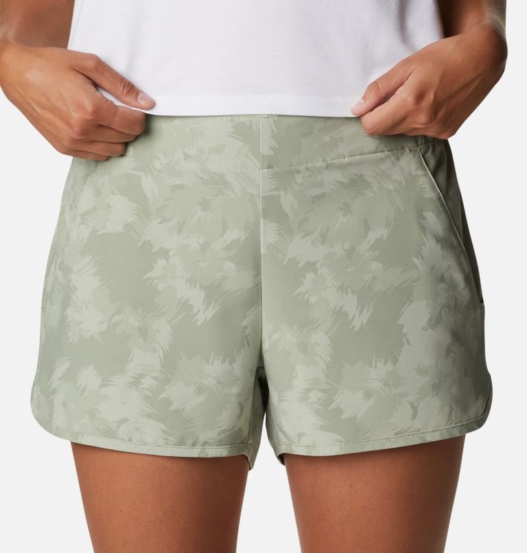 Women's Columbia Pleasant Creek Stretch Shorts Olive | CA-V4C81