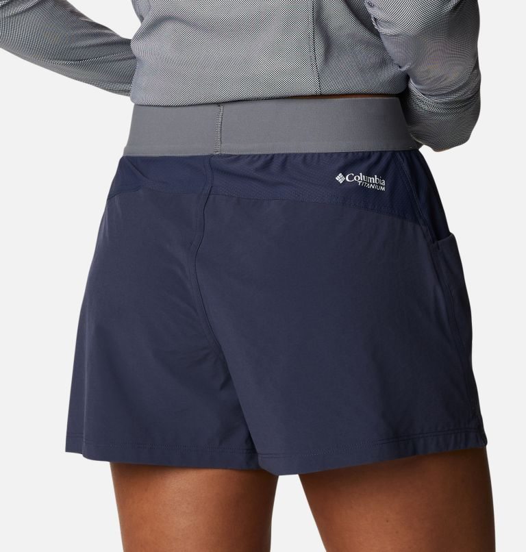 Women's Columbia Titan Pass Lightweight 2.0 Shorts Navy | CA-V3LA6