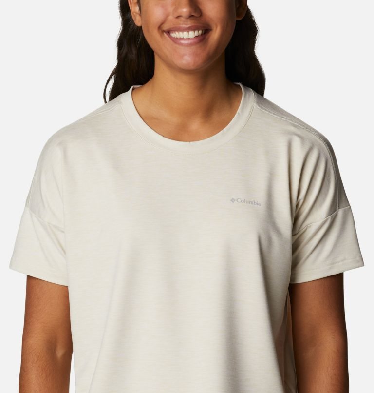 Women's Columbia Weekend Adventure Short Sleeve T Shirts Cream | CA-P841C